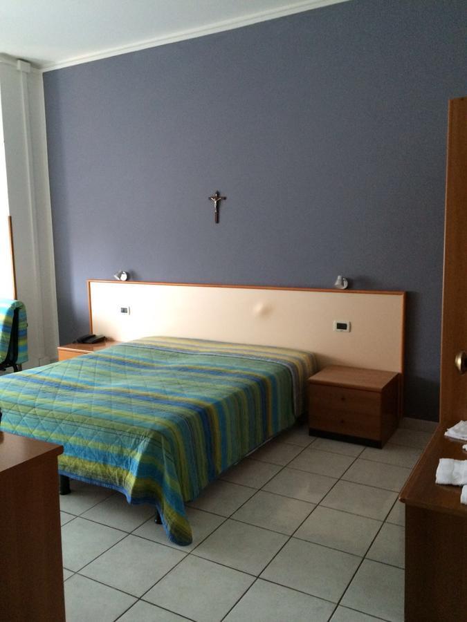 Hotel Lo Scoglio Castelnuovo del Garda Zewnętrze zdjęcie