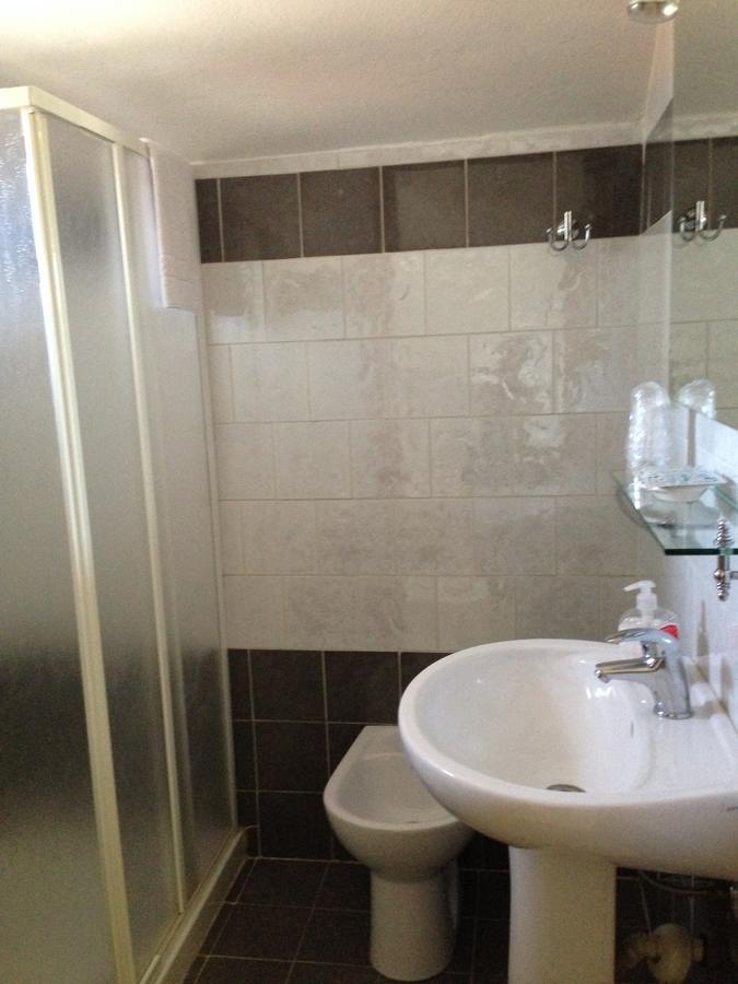Hotel Lo Scoglio Castelnuovo del Garda Zewnętrze zdjęcie