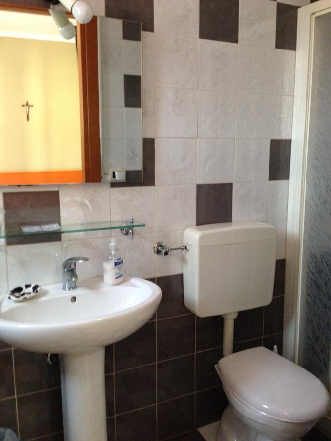 Hotel Lo Scoglio Castelnuovo del Garda Zewnętrze zdjęcie