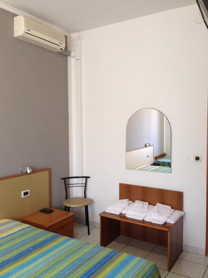 Hotel Lo Scoglio Castelnuovo del Garda Zewnętrze zdjęcie